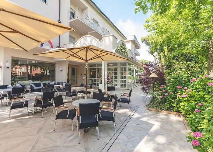 Hotel Con Piscina Athena